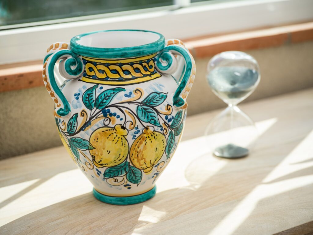 Handbemalte sizilianische Keramik-Vase mit Zitronen